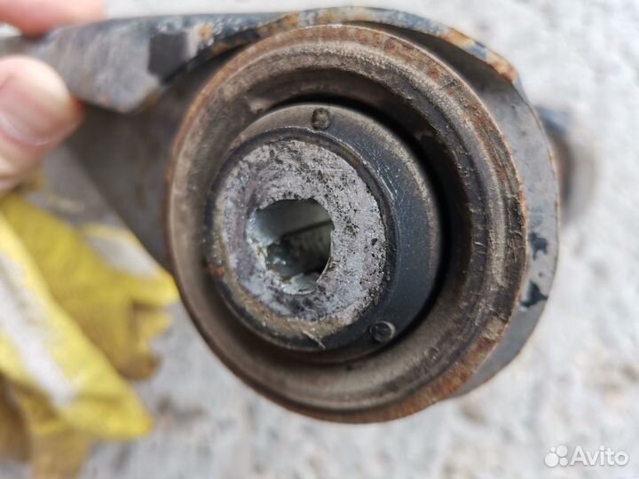 Передние рычаг Renault Symbol