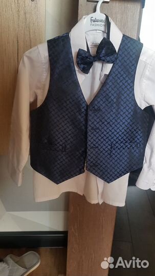 Костюм брюки, рубашка, жилетка, бабочка