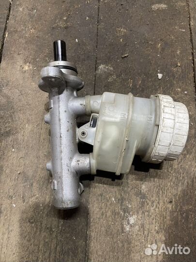 Главный тормозной цилиндр Mitsubishi L200 4D56