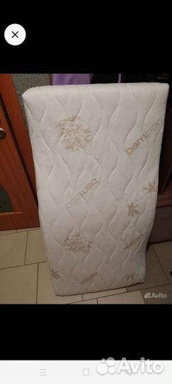 Детская кроватка с маятником и ящиком