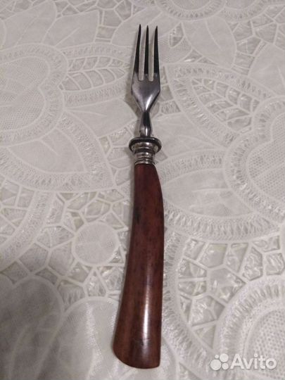 Нож и четыре вилки