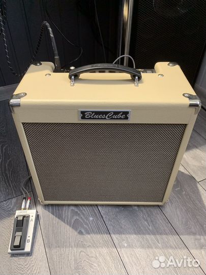 Гитарный усилитель Roland Blues Cube Hot