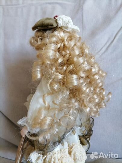 Коллекционная фарфоровая кукла с клеймом