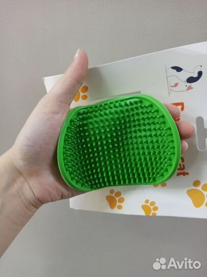 Щётка на руку для шерсти, зелёная