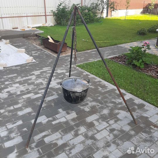 Казан с треногой бу