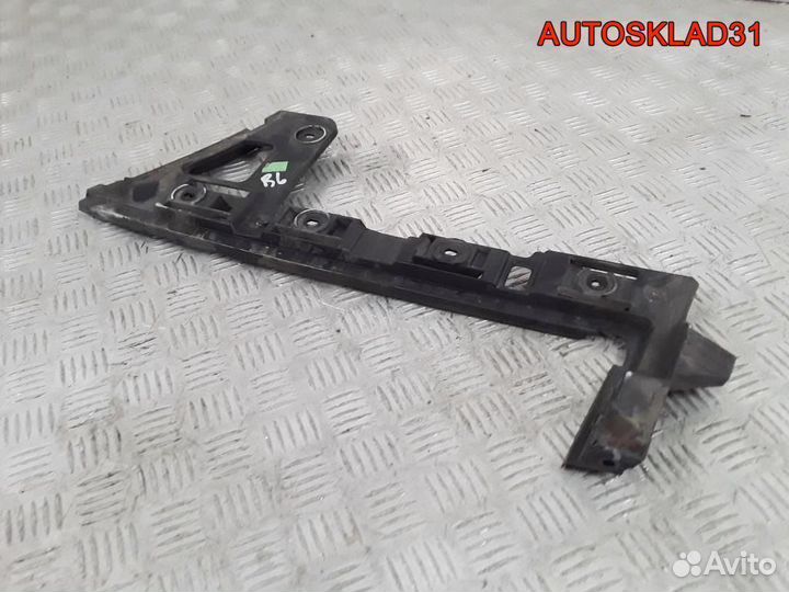 Направляющая заднего бампера левая VW Passat B6