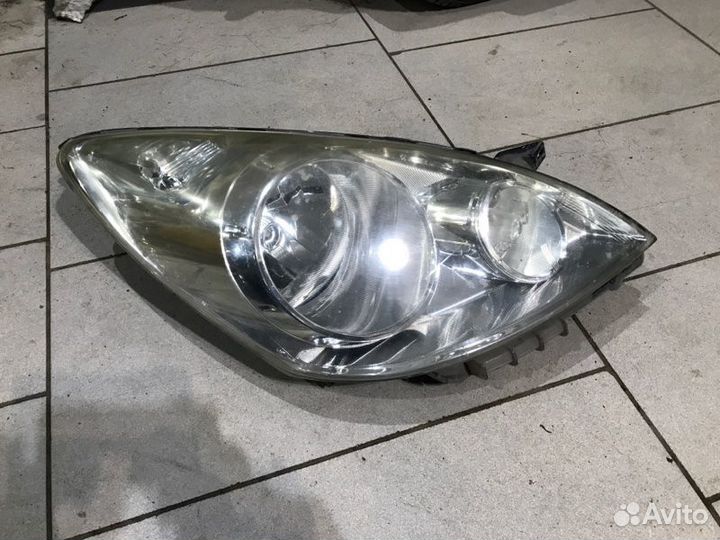 Фара передняя правая Nissan Note E11 HR15DE 2009