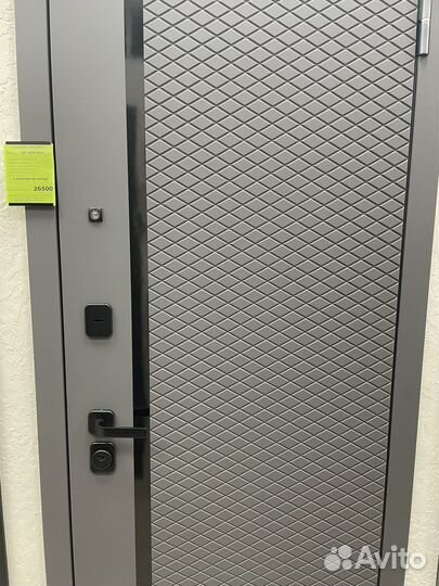 Дверь входная металлическая выставочный образец