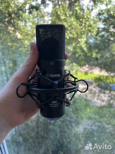 Микрофон Alctron UM900