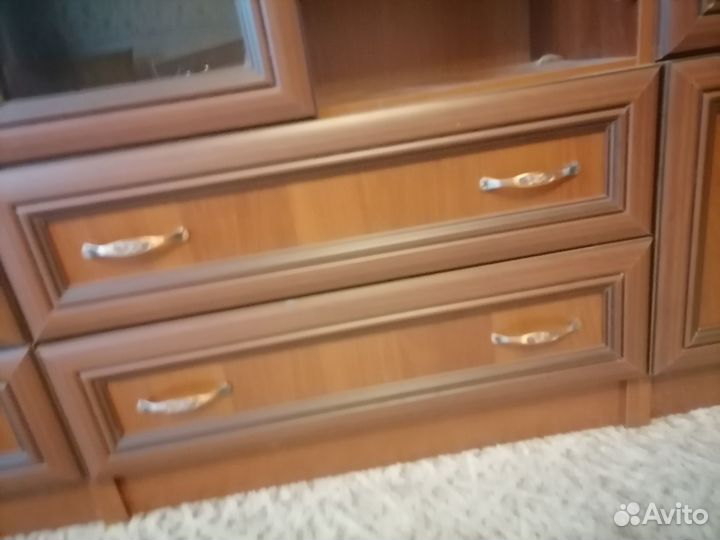 Шкаф книжный