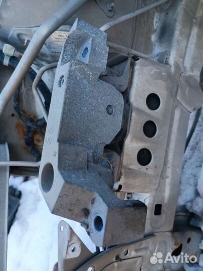 Подушка двигателя правая Nissan Tiida, AD