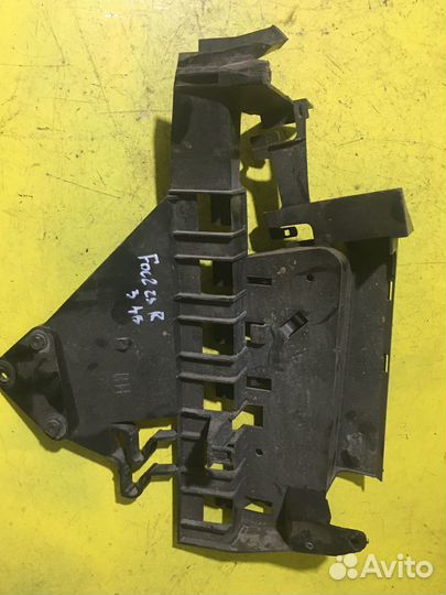 Фиксатор замка двери правой Ford Focus 2