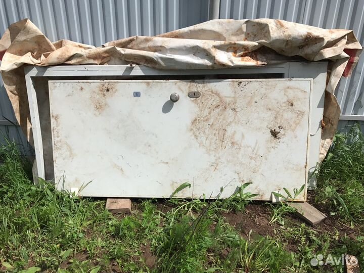 Дверь от кассового помещения