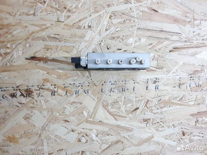 Блок клапанов пневмоподвески Mercedes W220