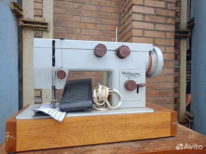 Швейная машинка чайка 143