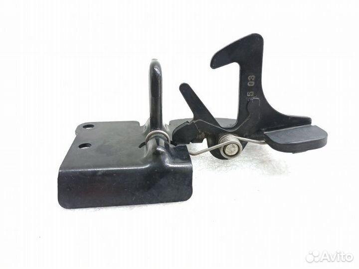 Крюк замка капота Audi Tt