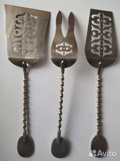 Столовые приборы для сервировки