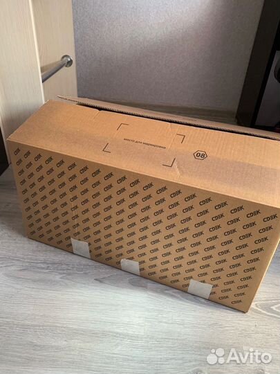 Большая коробка с вещами бу