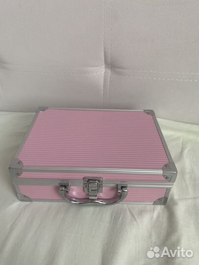 Чемоданчик с декоративной косметикой