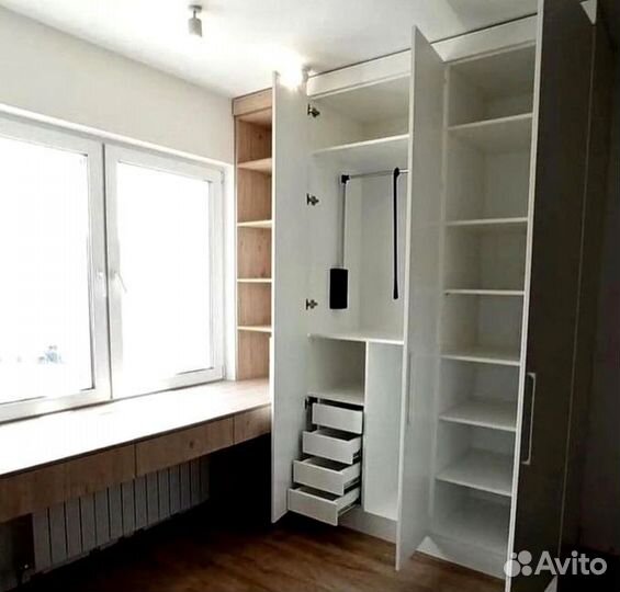 Современные шкафы распашные на заказ