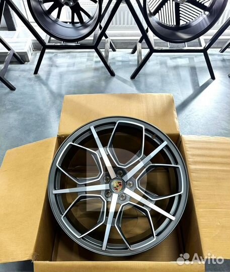 Кованые диски на Porsche Panamera II R21