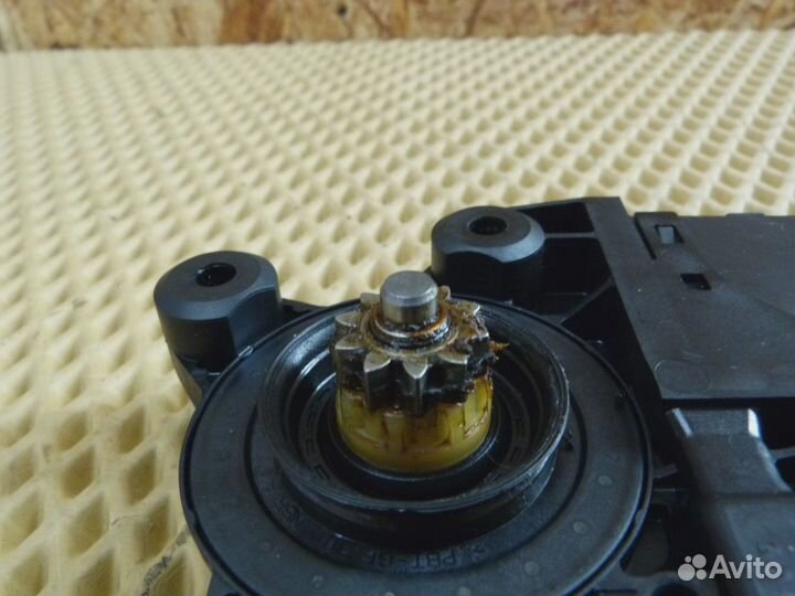 Моторчик стеклоподъемника передний правый Renault Megane III 2009-2016 (807309629R)