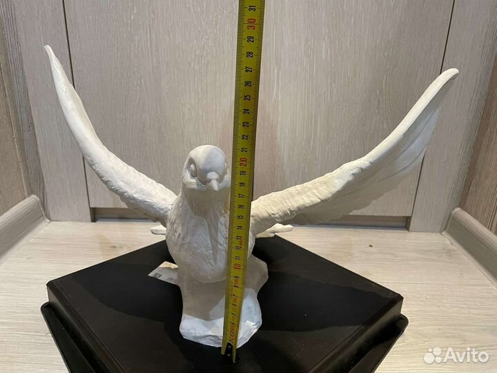 Голубь скульптура из мрамора