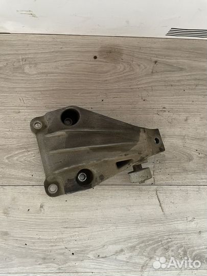 Лапа двигателя левая BMW F10/F06/F07/ N55