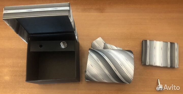 Комплект. Галстук запонки платок