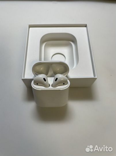 Наушники AirPods