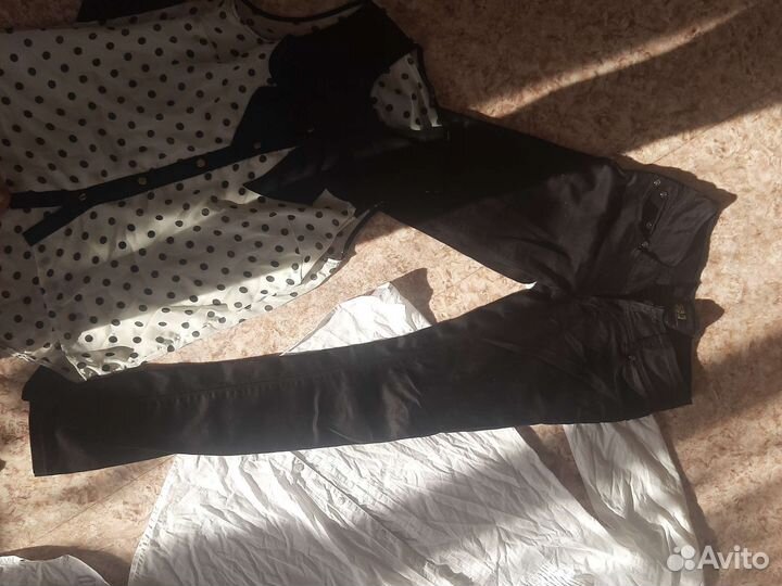 Школьные блузки и черные штаны рост 158 164