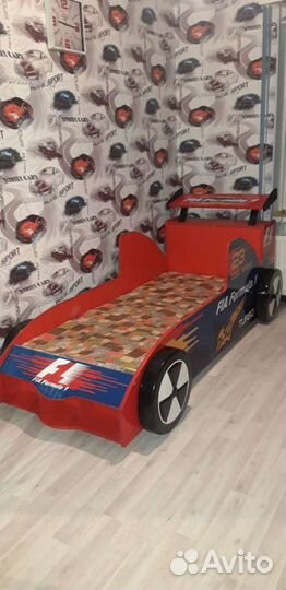 Детская кровать машина