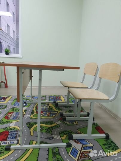 Школьная парта и стул