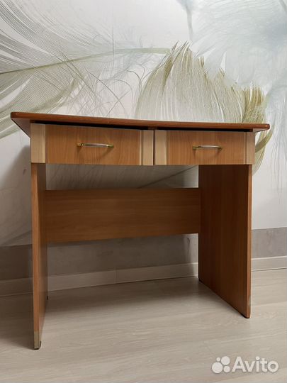 Деревянный стол