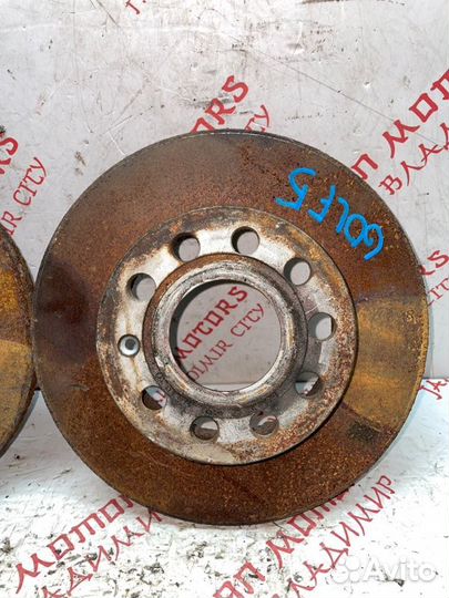 Диск тормозной задний Volkswagen Golf 5 BVY 2006