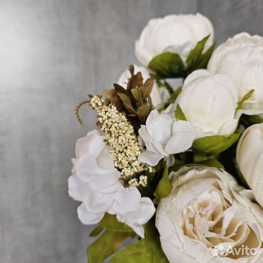 Букет искусственных пионов. Молочный цвет
