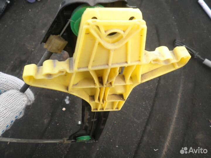 Стеклоподъемник задний левый Volkswagen Polo