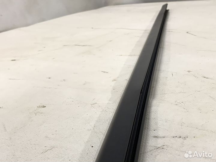 Нижний молдинг двери передней правой KIA K5 DL3