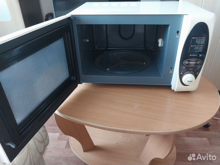 Микроволновую печь LG большую.с Грилем