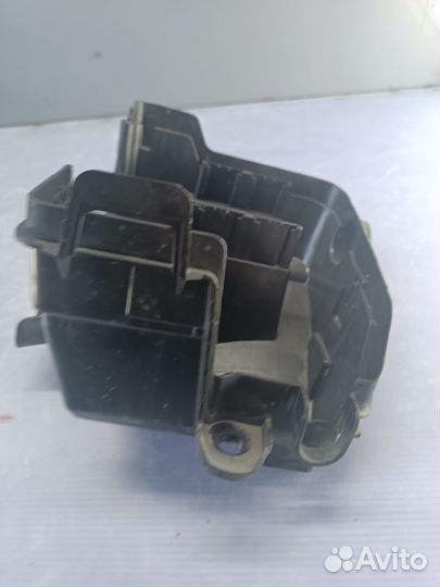 Корпус блока предохранителей реле Renault Logan 2