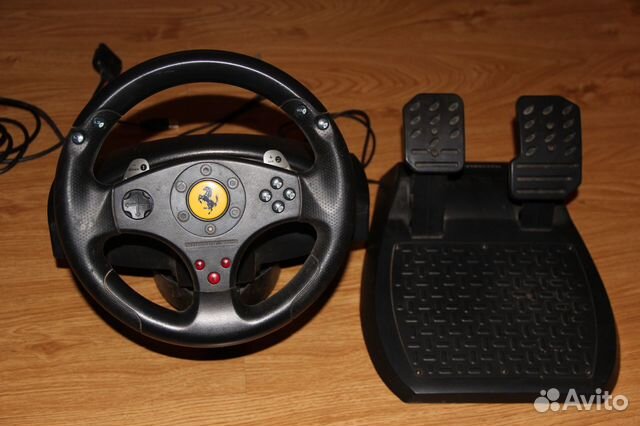 Игровой руль с педалями