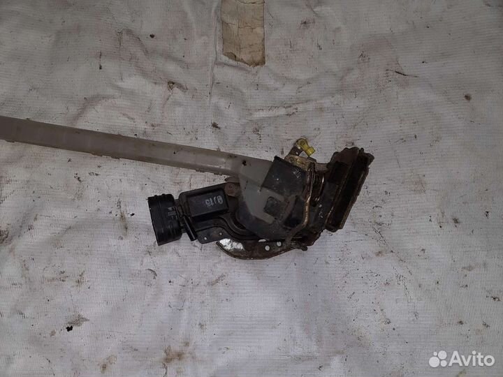 Замок двери задний левый королла е110