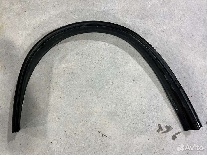 Уплотнитель капота Renault Arkana