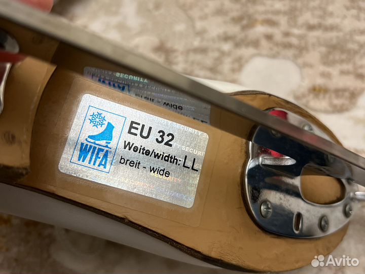 Фигурные коньки WiFA 32 LL