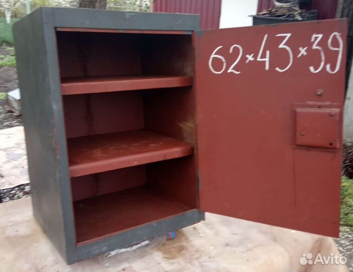 Сейф металлический