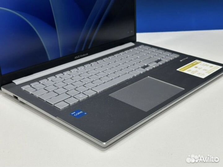 Asus VivoBook 15.6 IPS 8 ядер 8G озу SSD256g
