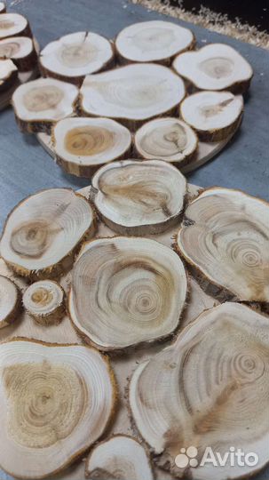 Подставка под горячее из можевельника