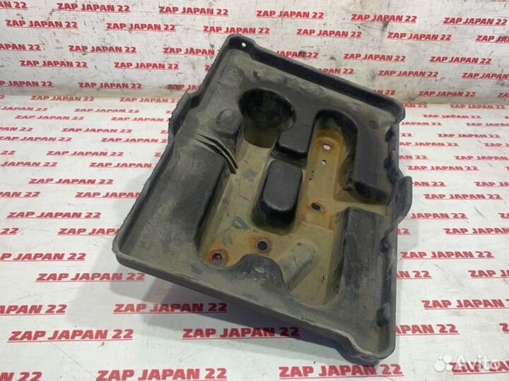 Подставка под аккумулятор Mitsubishi Delica PE8W