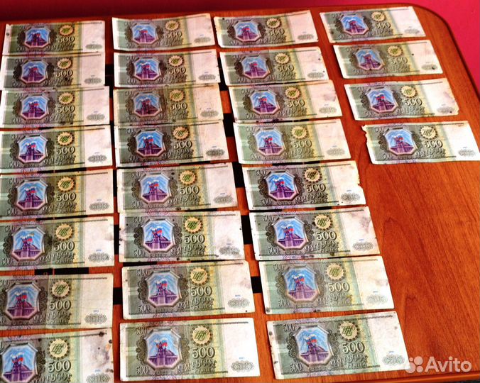 Банкноты Банка России номиналом 100;200;500руб