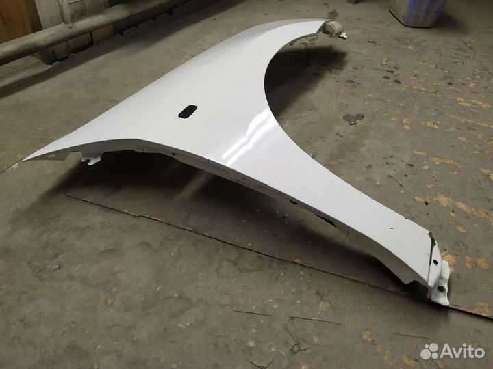 Крыло переднее правое Nissan almera G15